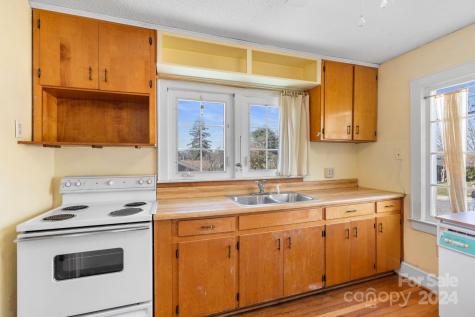 32 Beverly Road W Asheville NC 28806