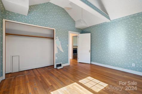 32 Beverly Road W Asheville NC 28806