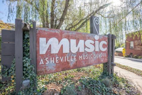 32 Beverly Road W Asheville NC 28806