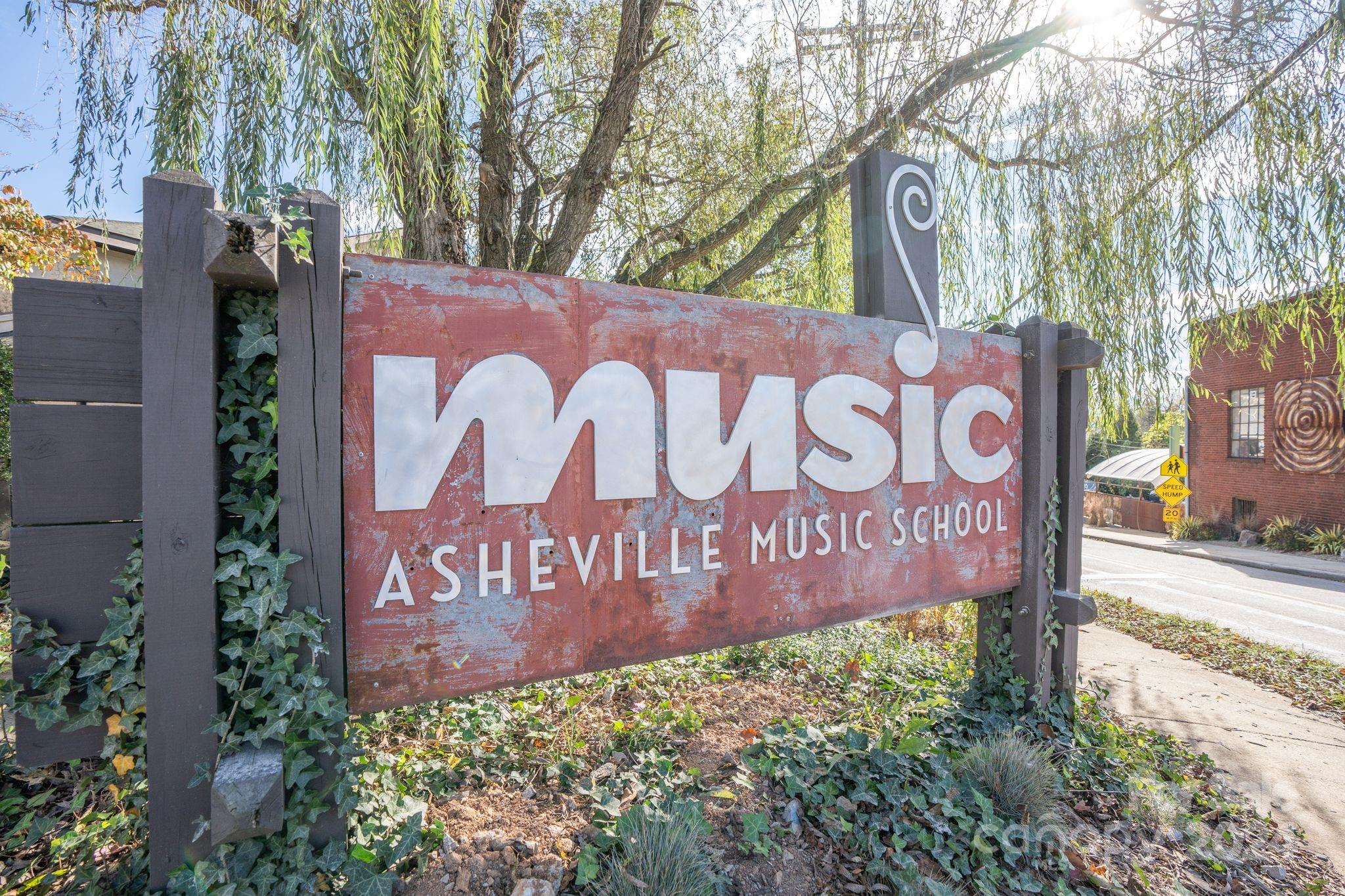 32 Beverly Road W Asheville NC 28806