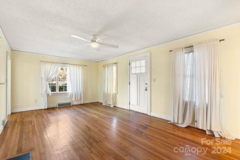 32 Beverly Road W Asheville NC 28806