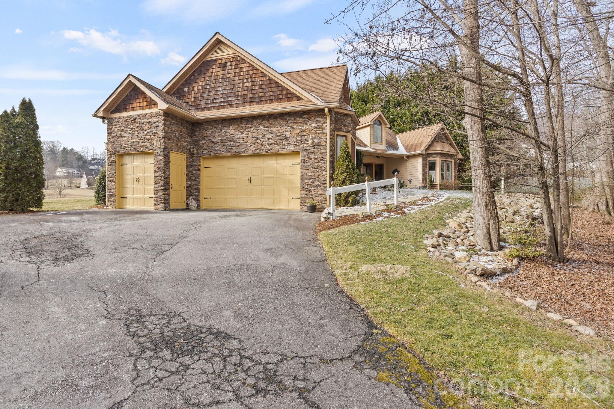 628 Vista Falls Road Mills River NC 28759