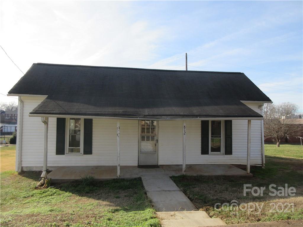 812 N Davis Avenue Newton NC 28658