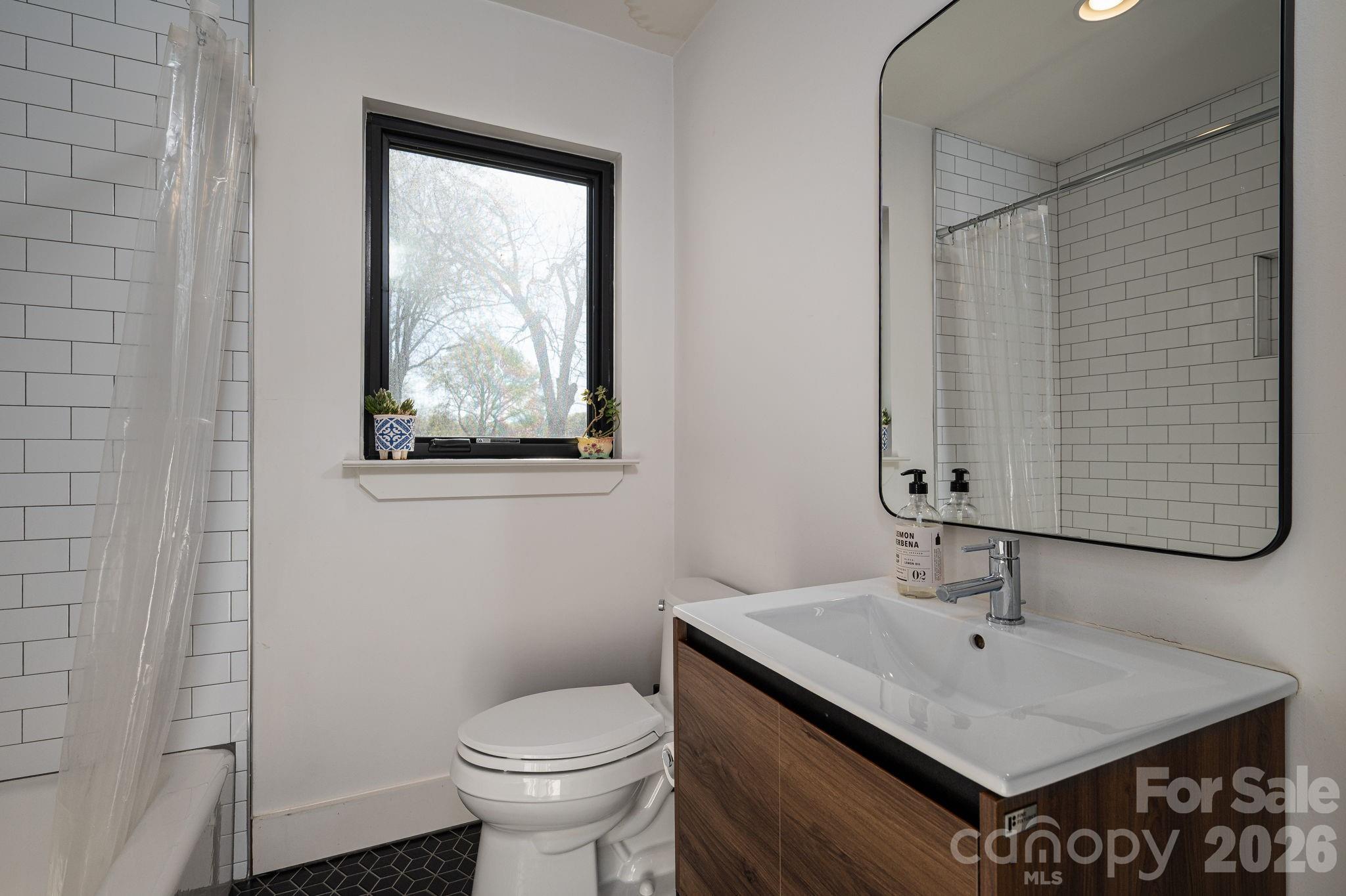 1642 Hawthorne Lane Charlotte NC 28205