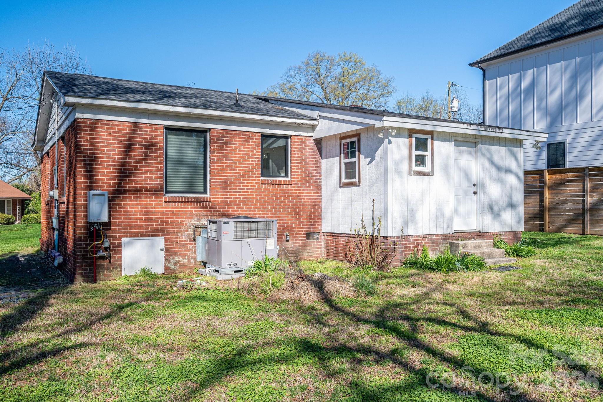 1642 Hawthorne Lane Charlotte NC 28205