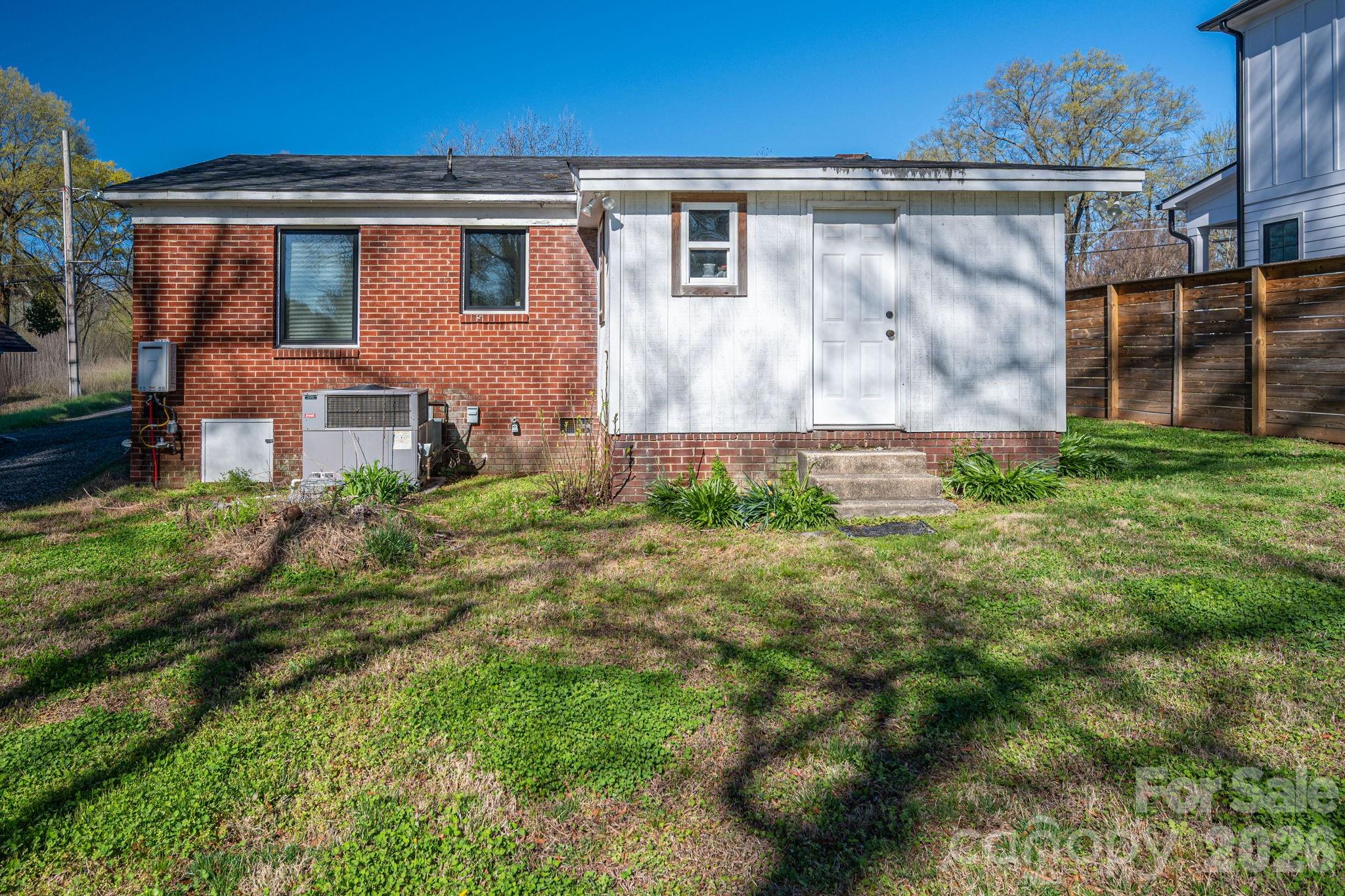 1642 Hawthorne Lane Charlotte NC 28205
