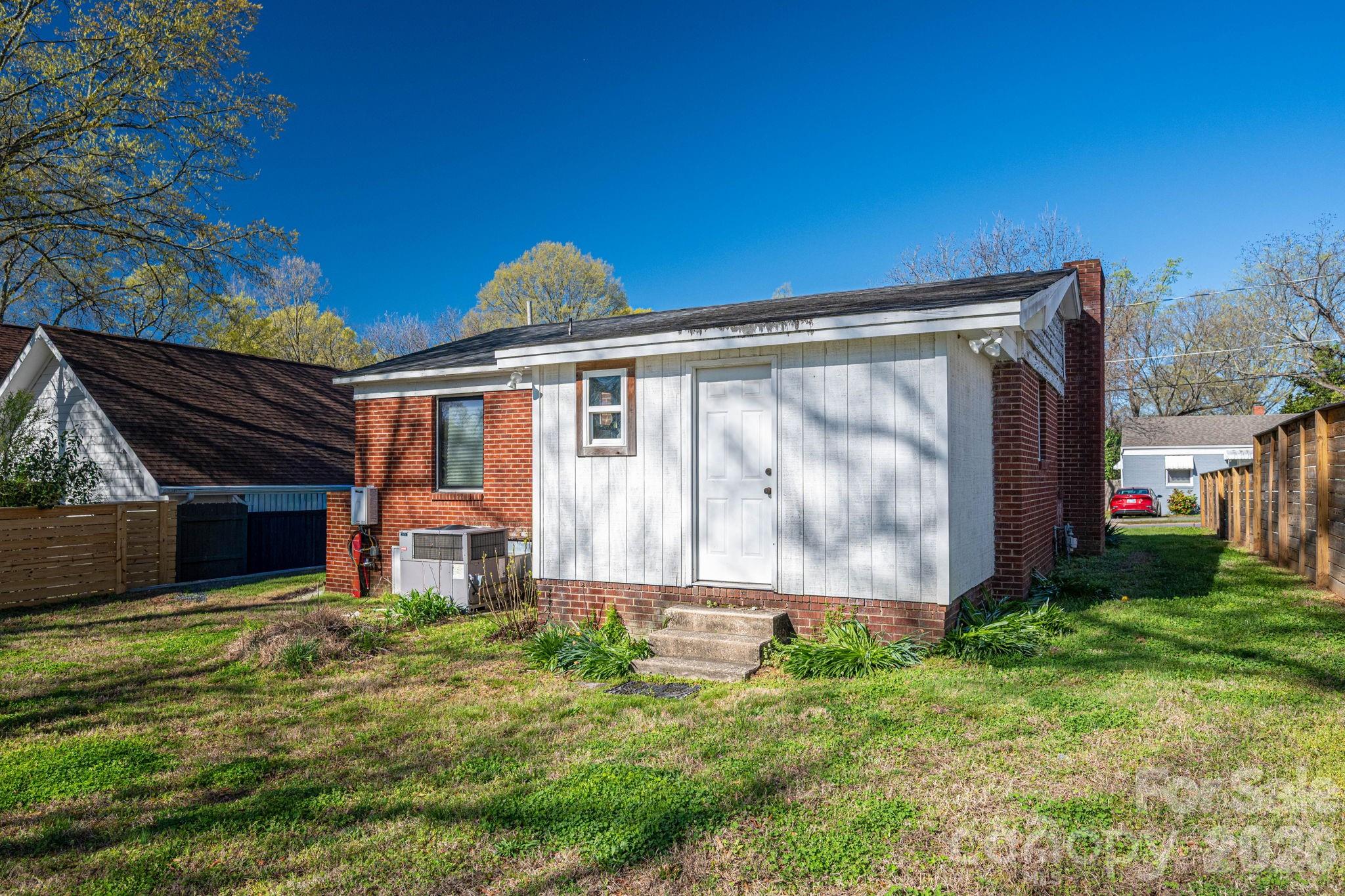 1642 Hawthorne Lane Charlotte NC 28205