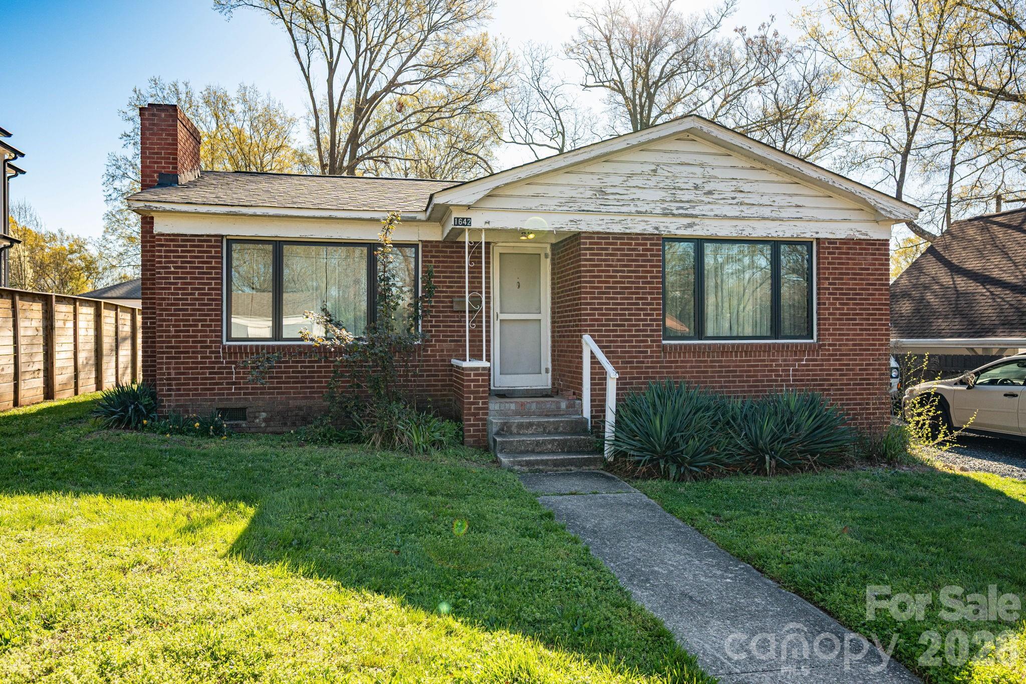 1642 Hawthorne Lane Charlotte NC 28205