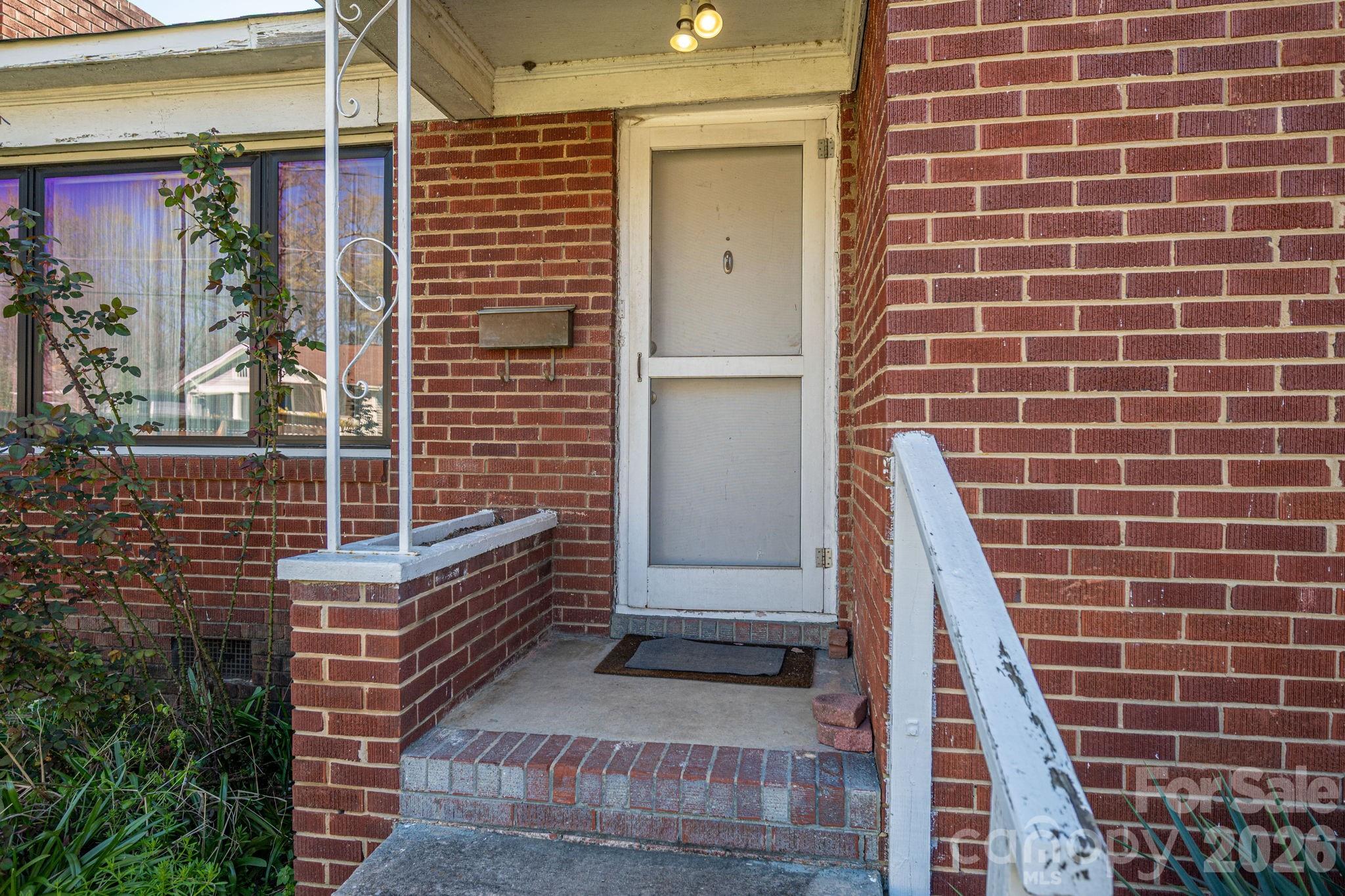1642 Hawthorne Lane Charlotte NC 28205