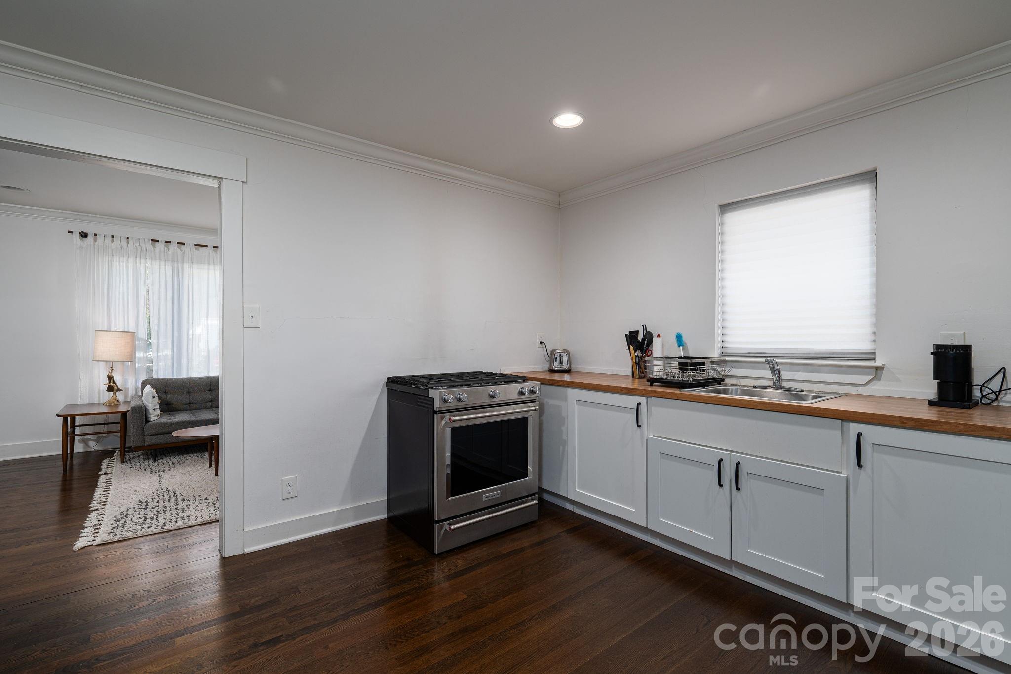 1642 Hawthorne Lane Charlotte NC 28205