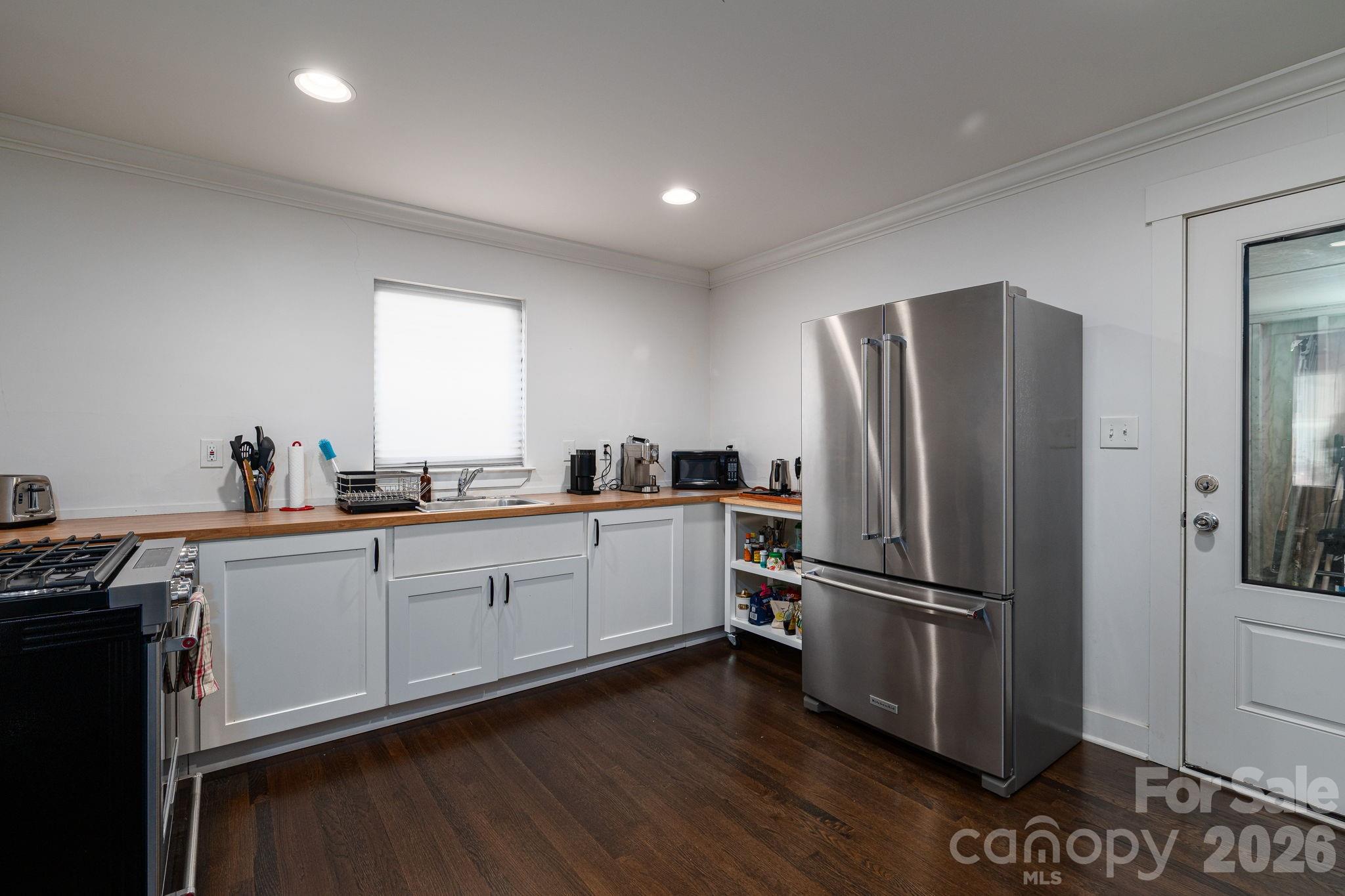 1642 Hawthorne Lane Charlotte NC 28205