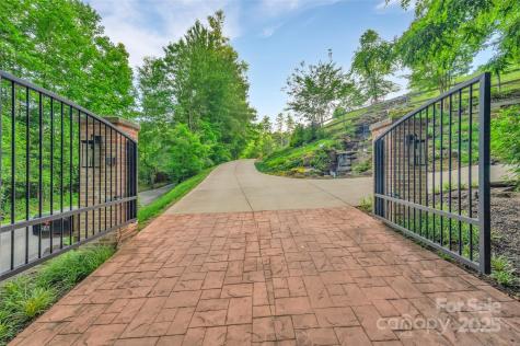 26 Bonnies Cove Trail Mills River NC 28759