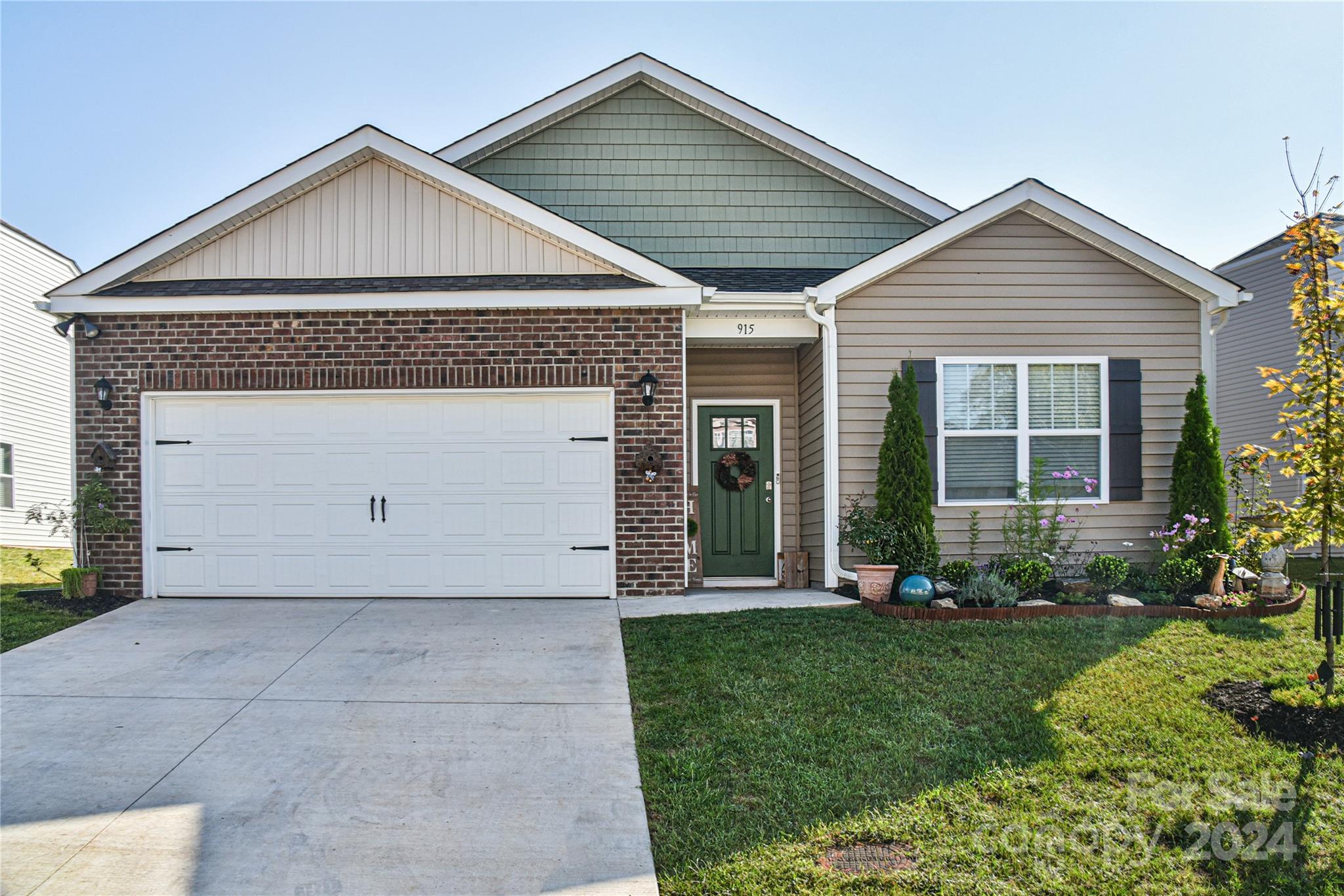 915 Newport Court Asheville NC 28806