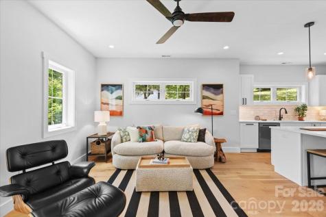 8 Wildwood Park Knoll Weaverville NC 28787