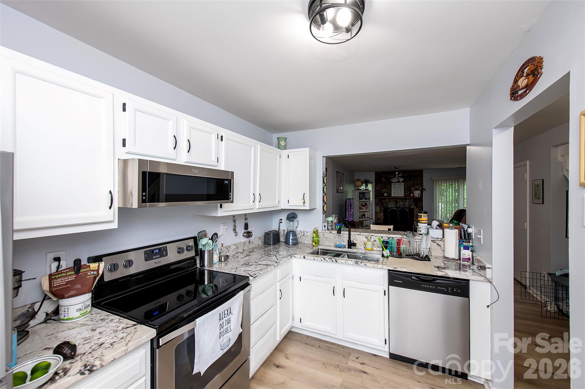 6137 Windsor Gate Lane Charlotte NC 28215