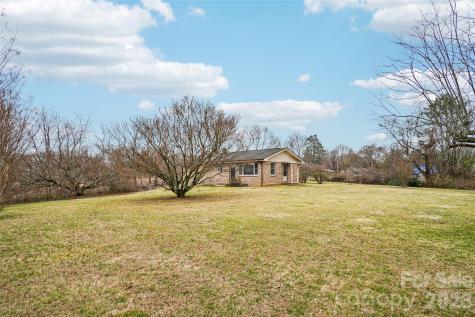 277 Powell Street Hendersonville NC 28792