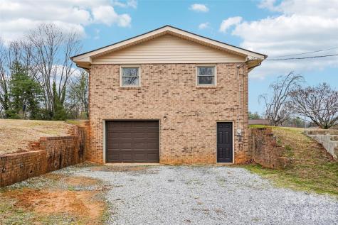 277 Powell Street Hendersonville NC 28792