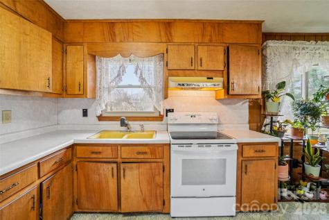 277 Powell Street Hendersonville NC 28792