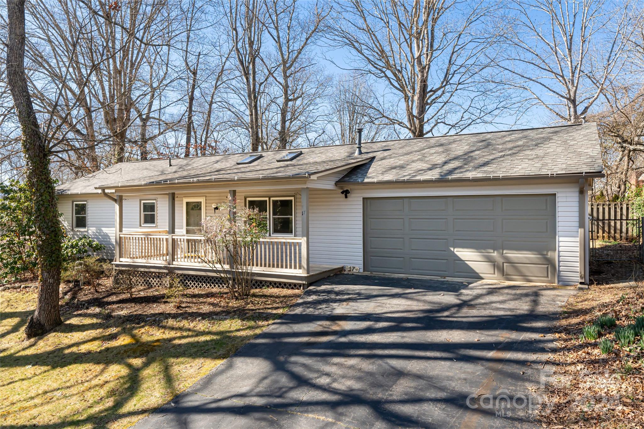17 Old Turnpike Road Arden NC 28704