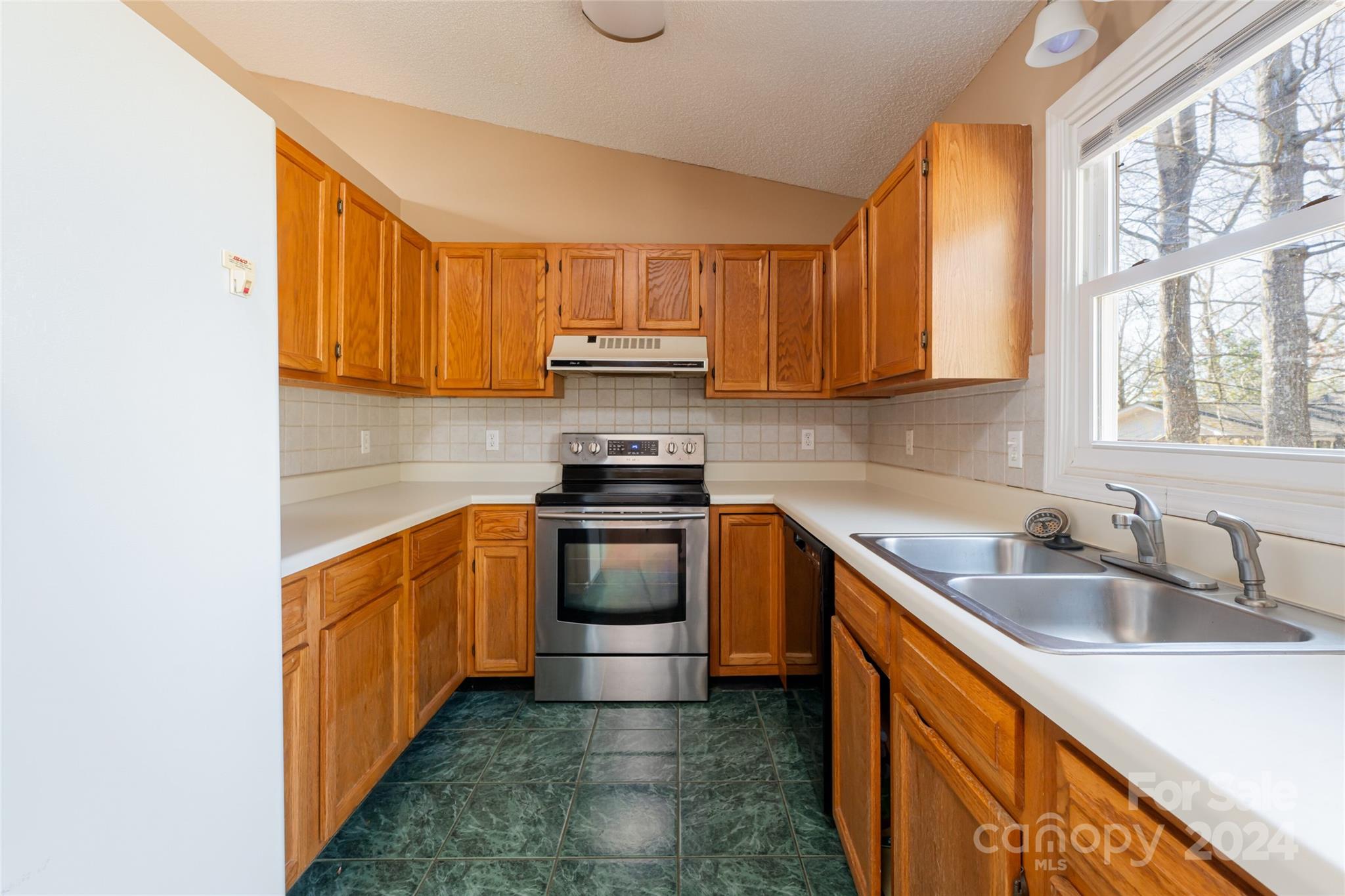 17 Old Turnpike Road Arden NC 28704