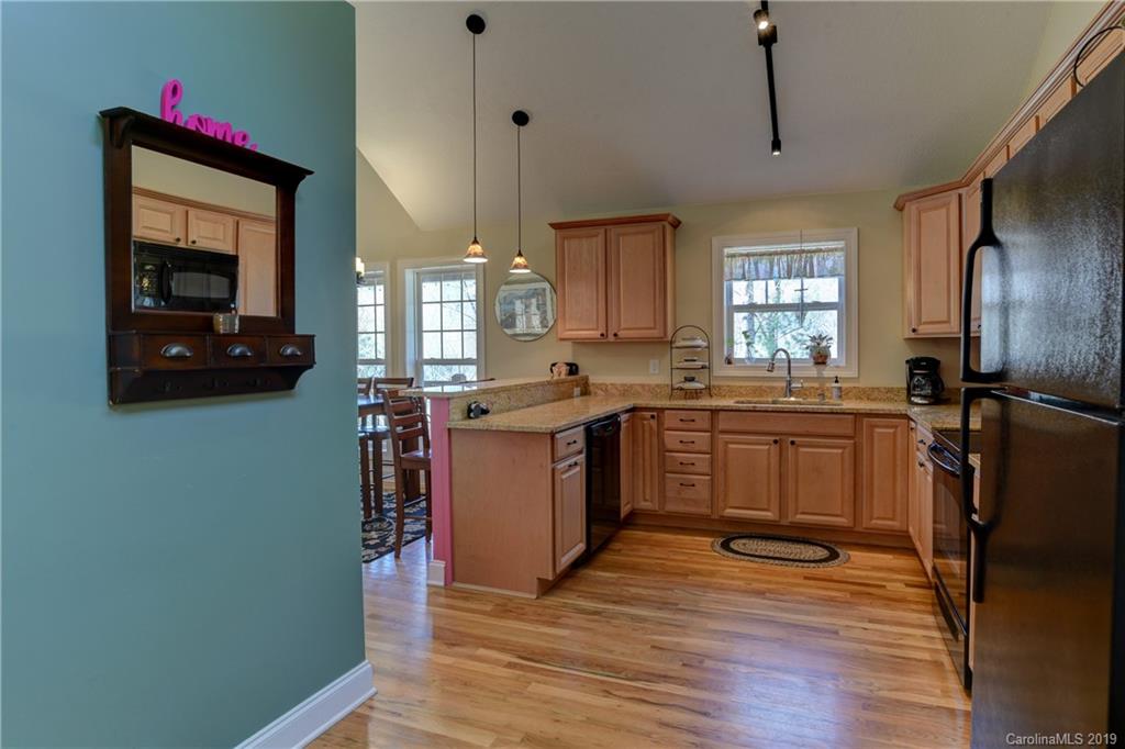 15 Happy Crow Lane Asheville NC 28805