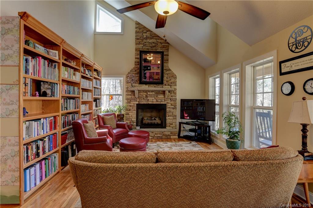 15 Happy Crow Lane Asheville NC 28805