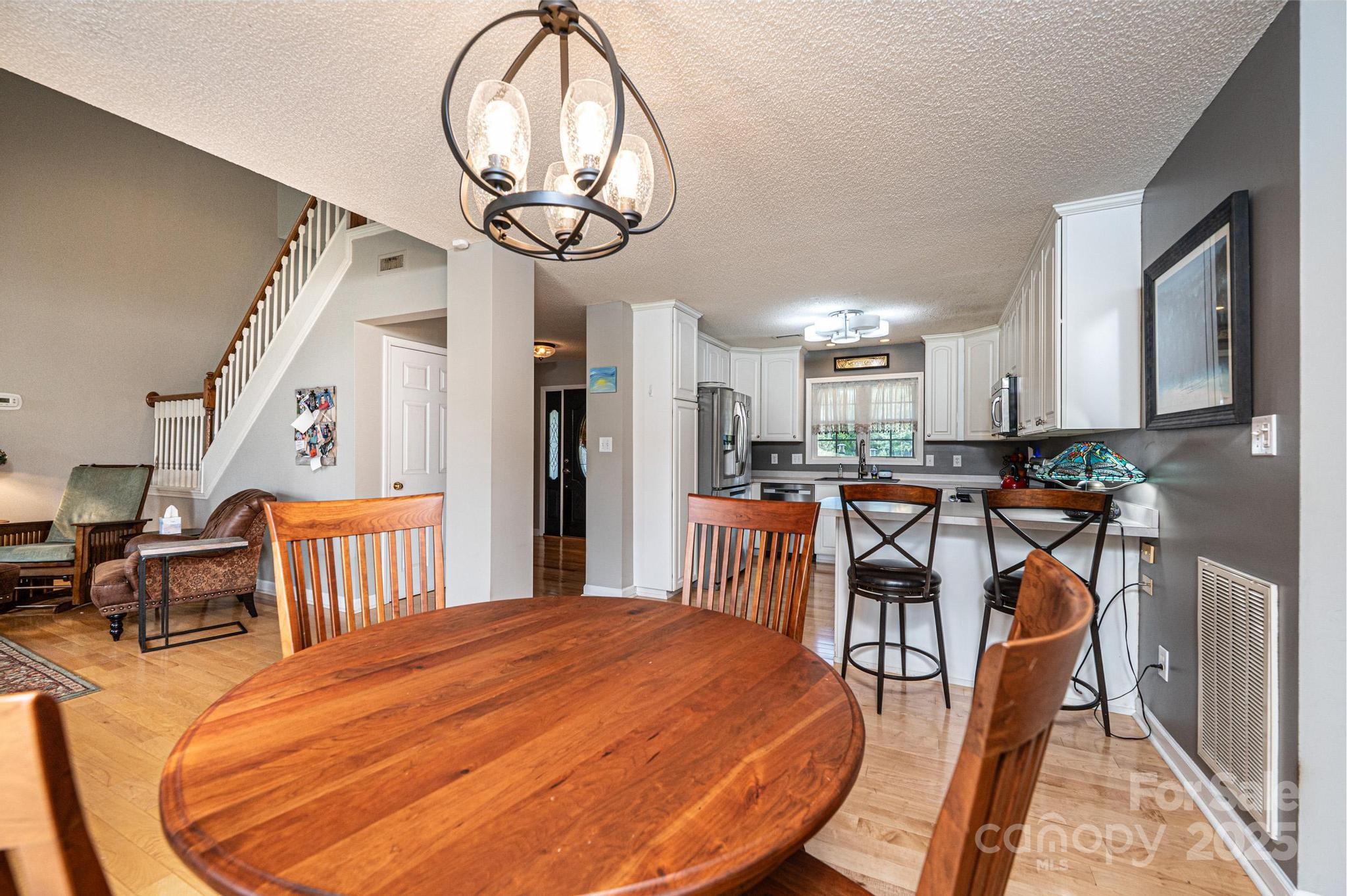 1472 Sweetbriar Lane Hickory NC 28602