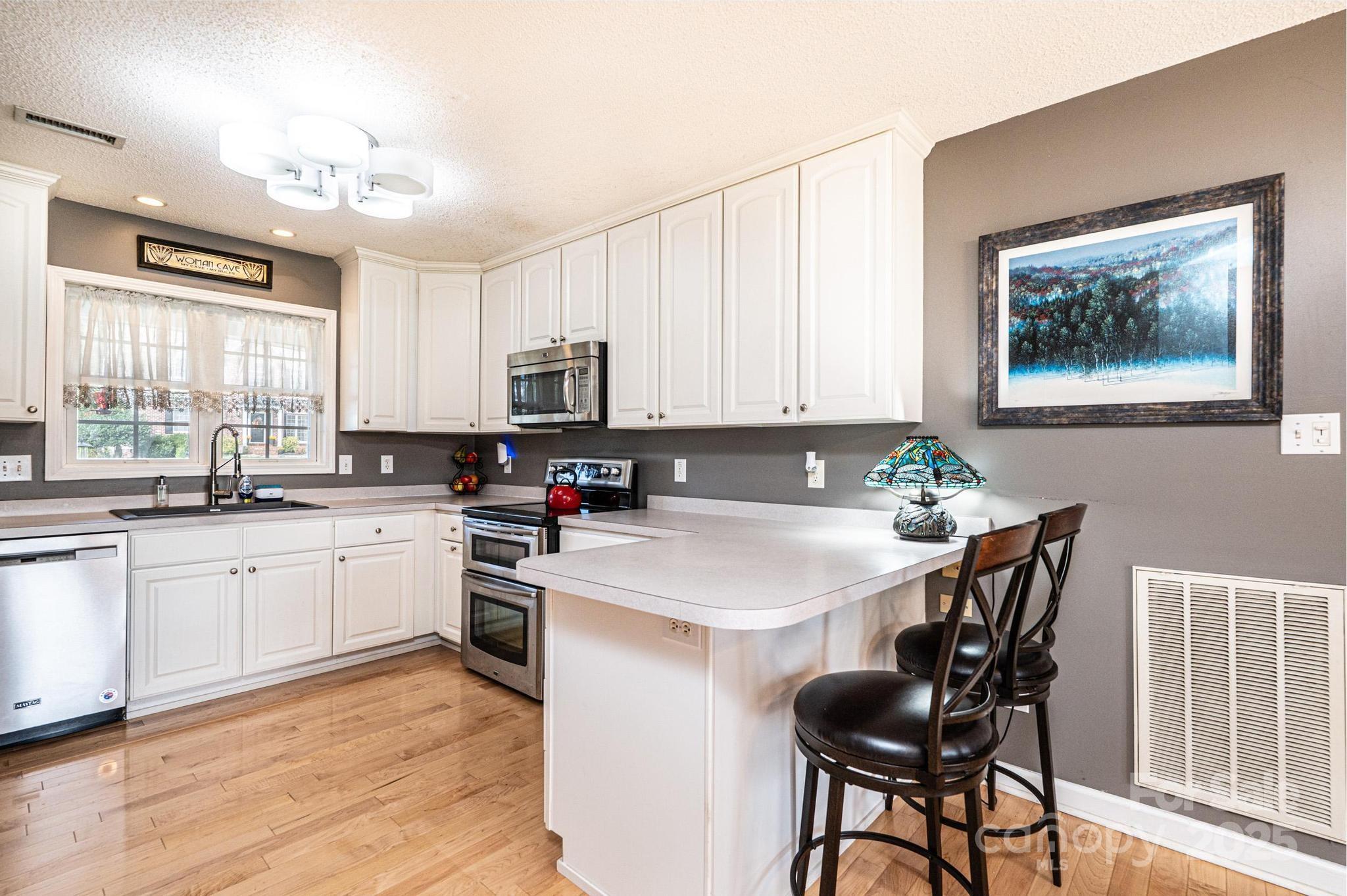 1472 Sweetbriar Lane Hickory NC 28602