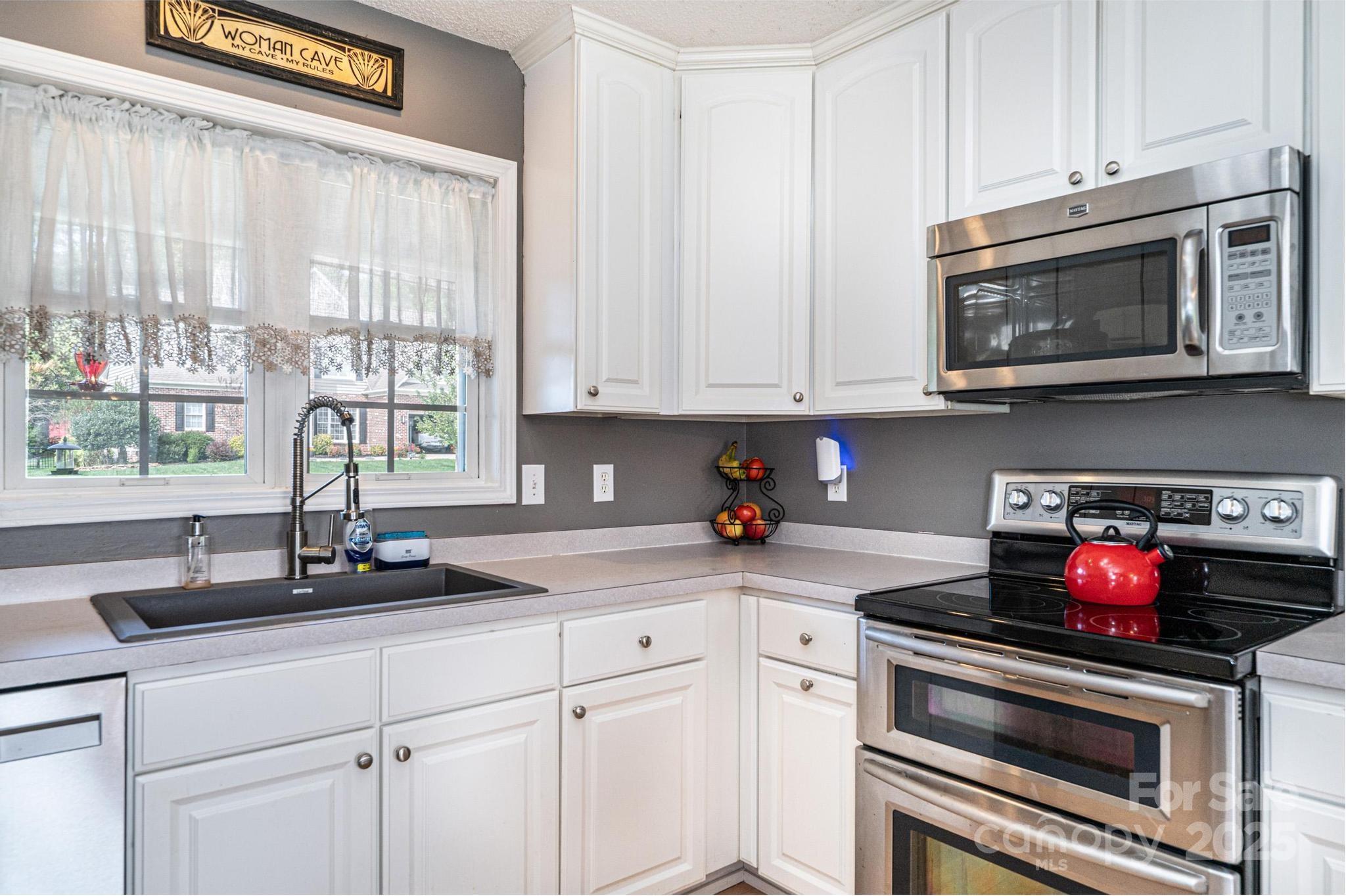1472 Sweetbriar Lane Hickory NC 28602