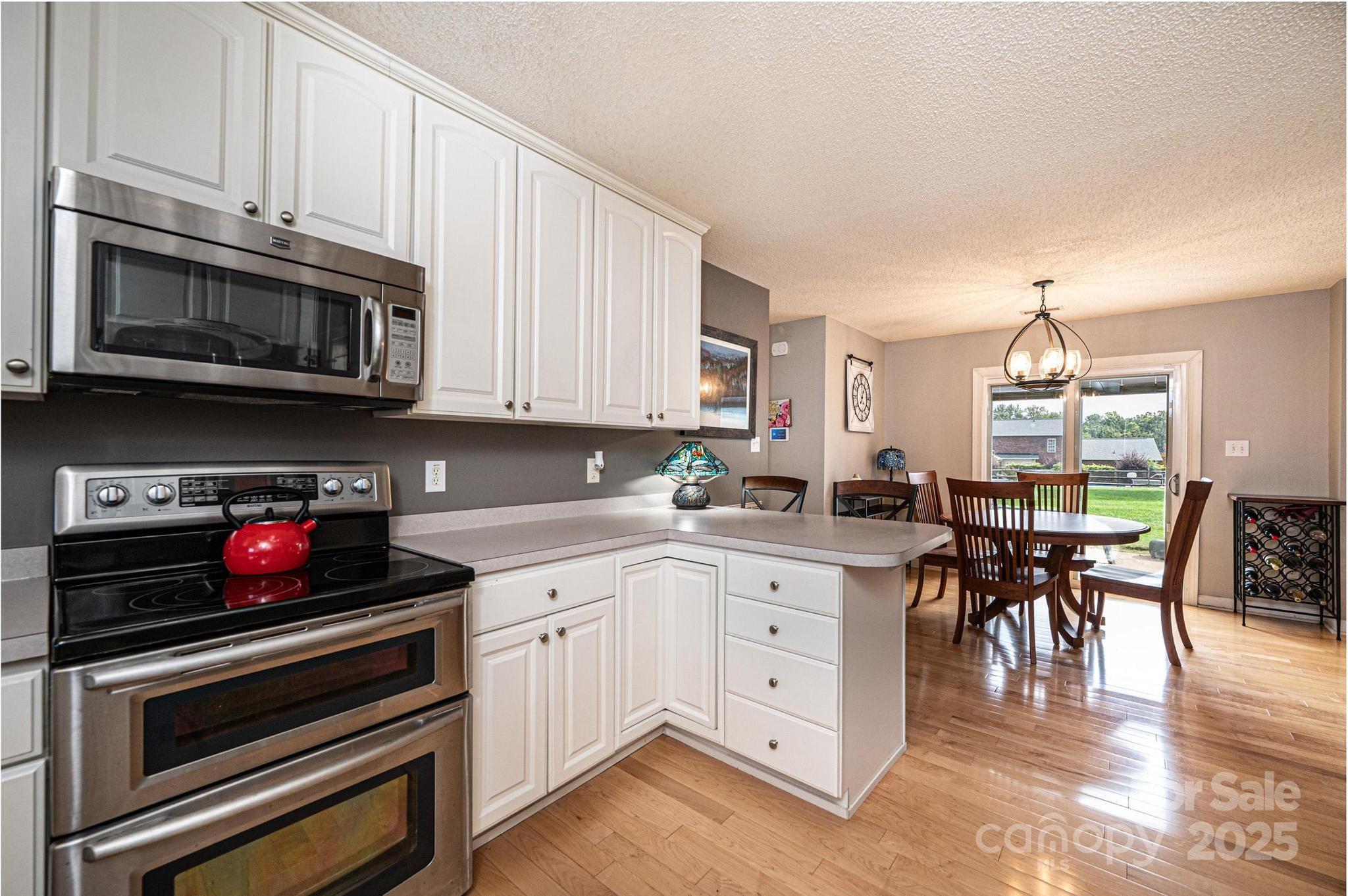 1472 Sweetbriar Lane Hickory NC 28602