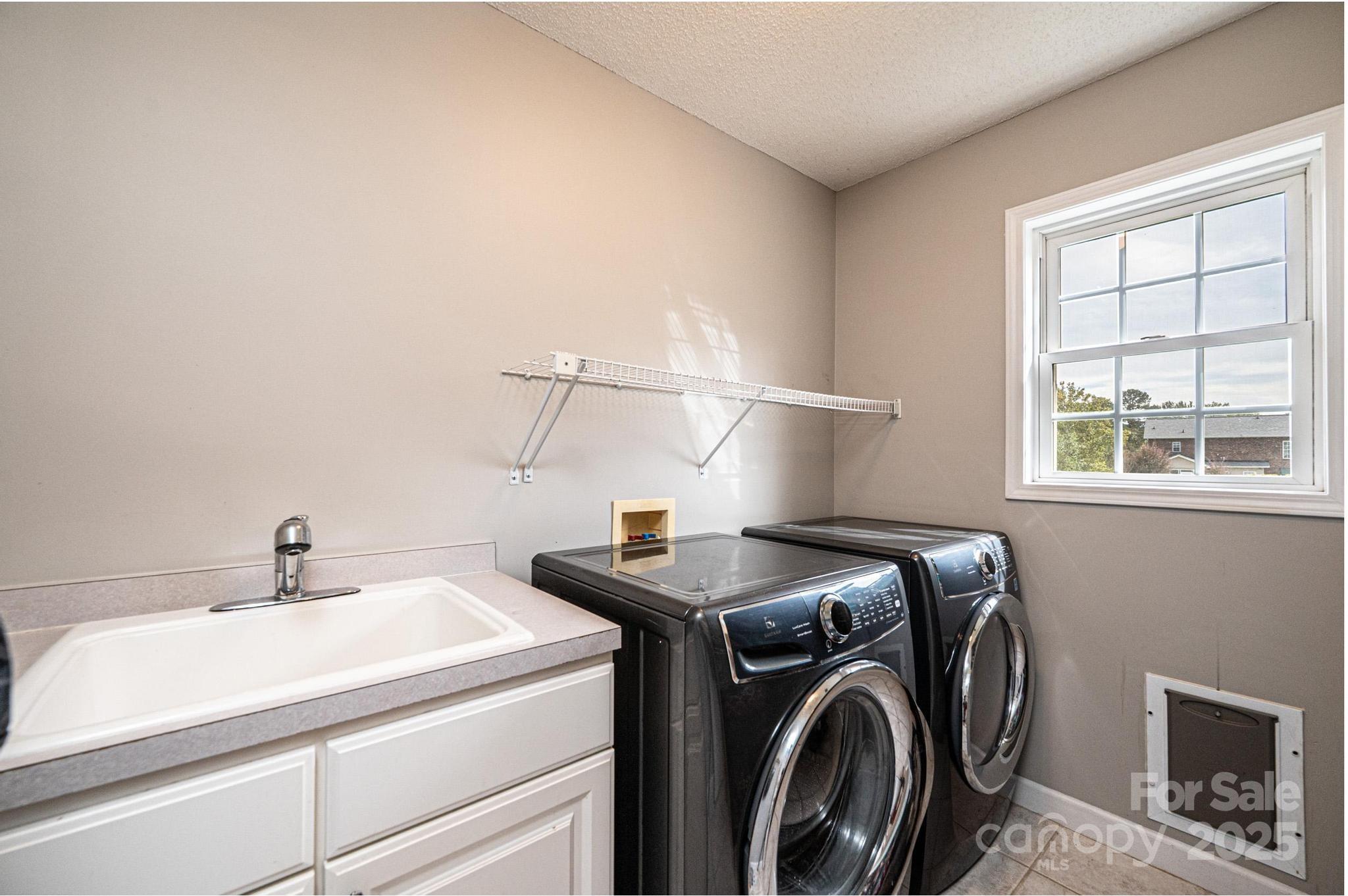1472 Sweetbriar Lane Hickory NC 28602