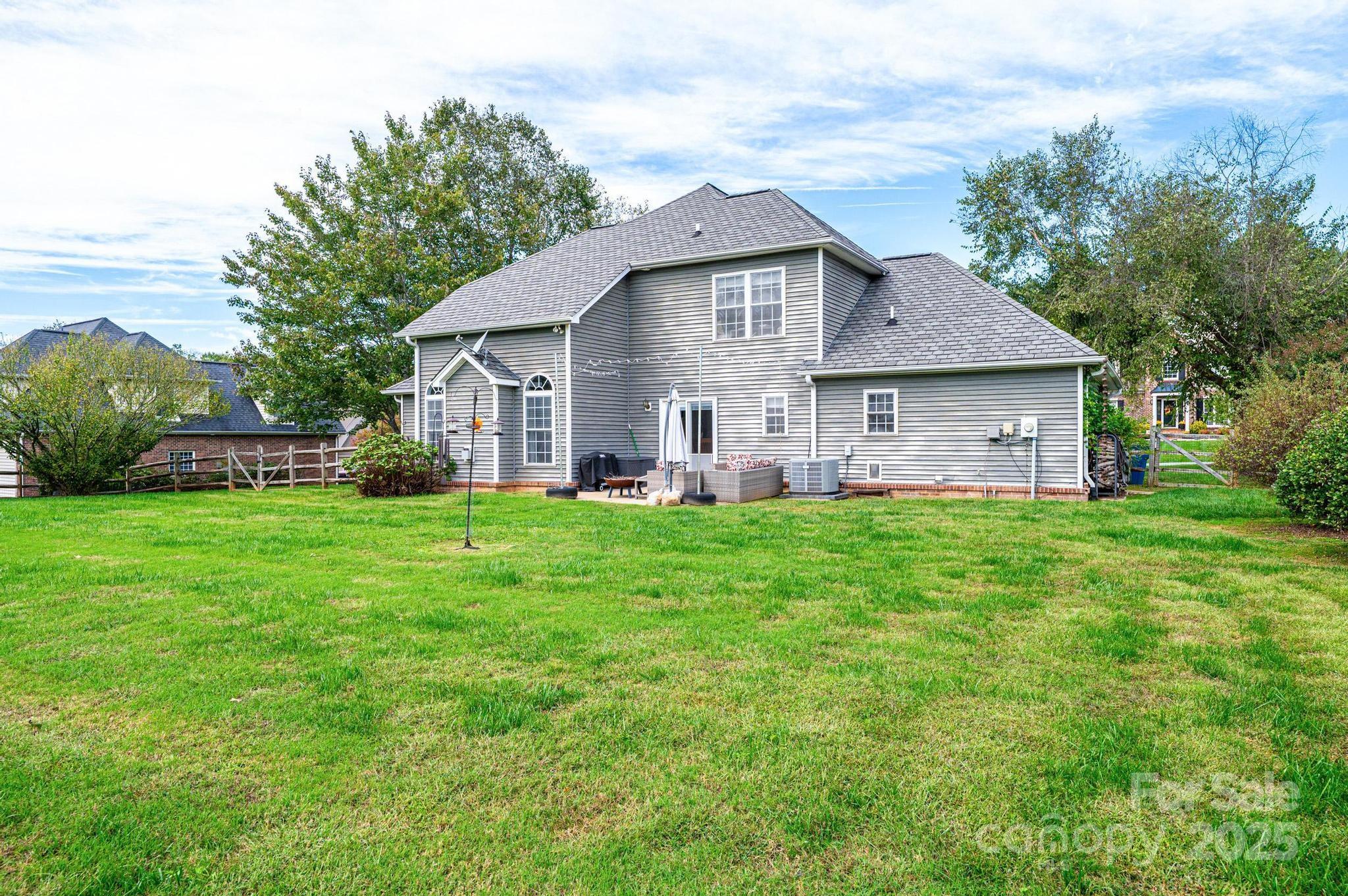 1472 Sweetbriar Lane Hickory NC 28602