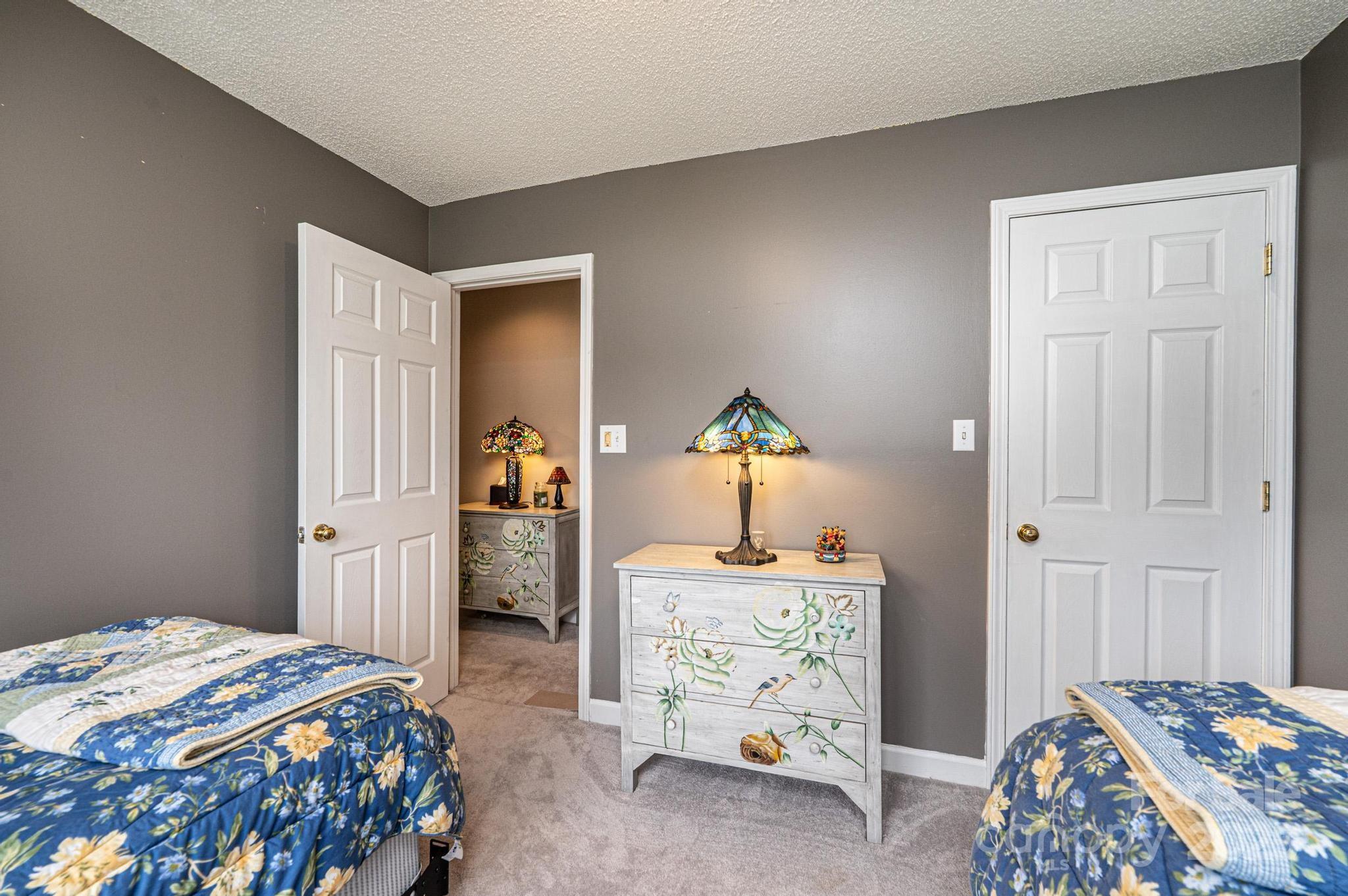 1472 Sweetbriar Lane Hickory NC 28602