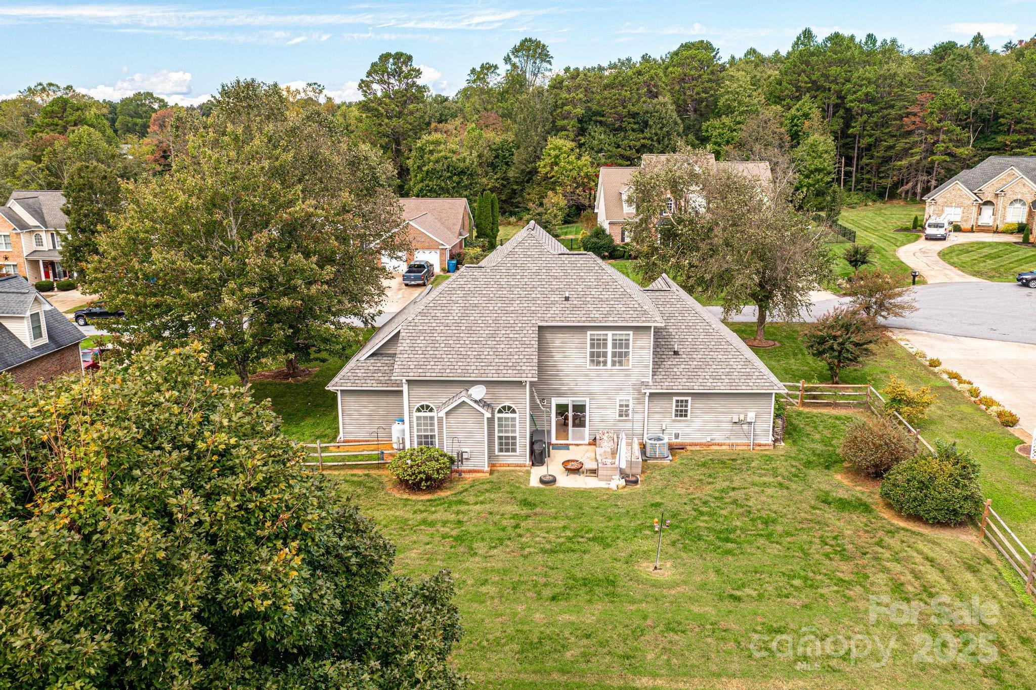 1472 Sweetbriar Lane Hickory NC 28602