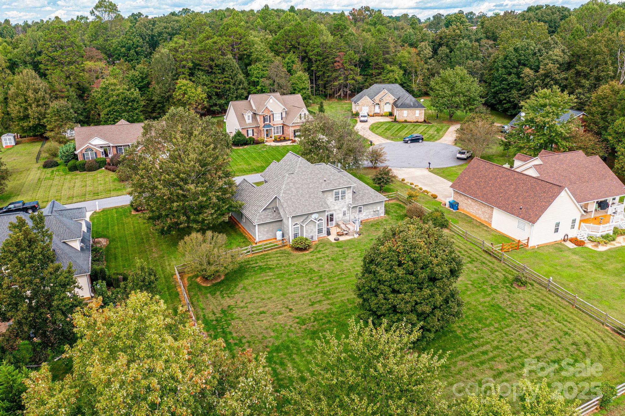1472 Sweetbriar Lane Hickory NC 28602