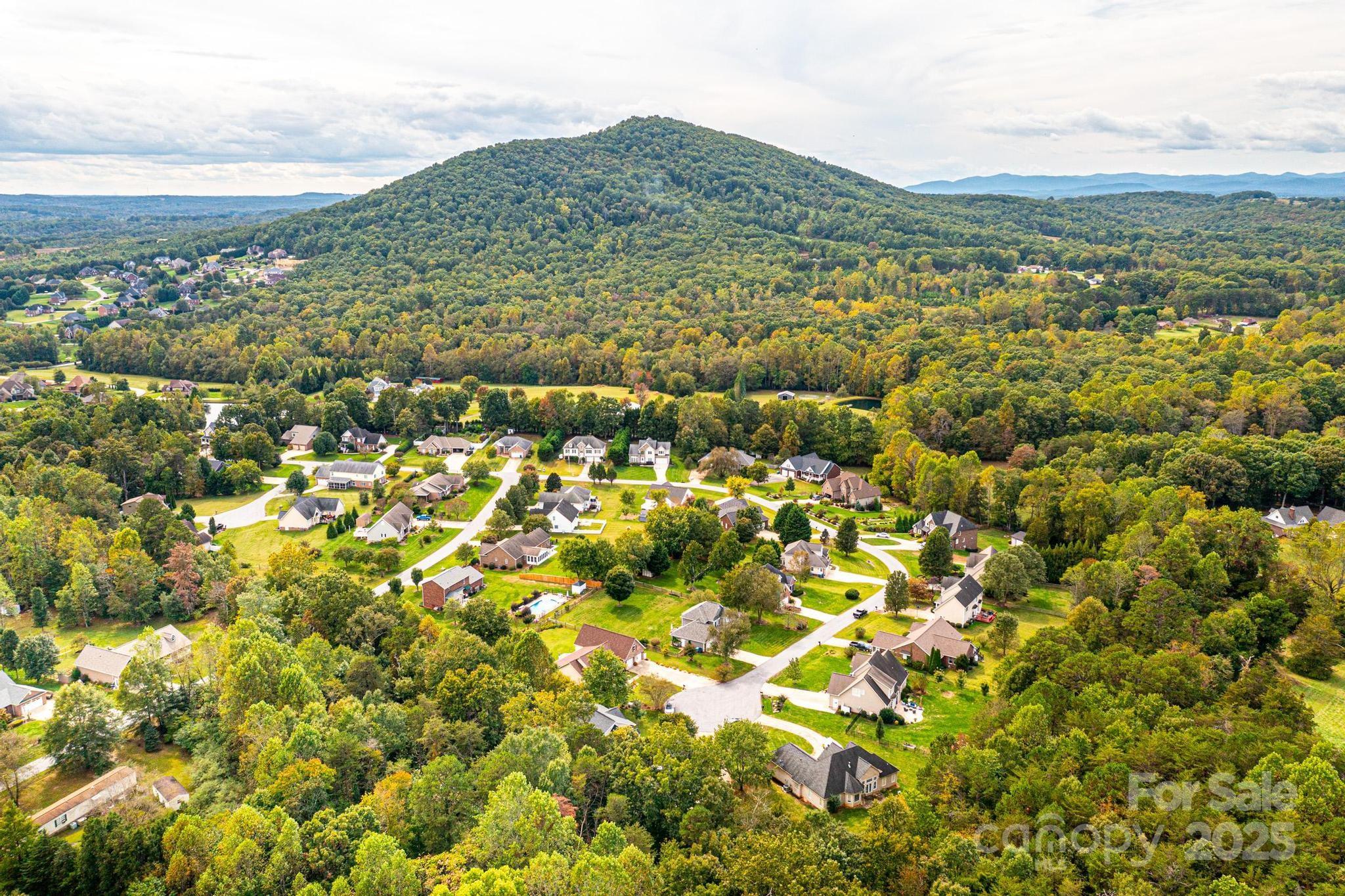 1472 Sweetbriar Lane Hickory NC 28602