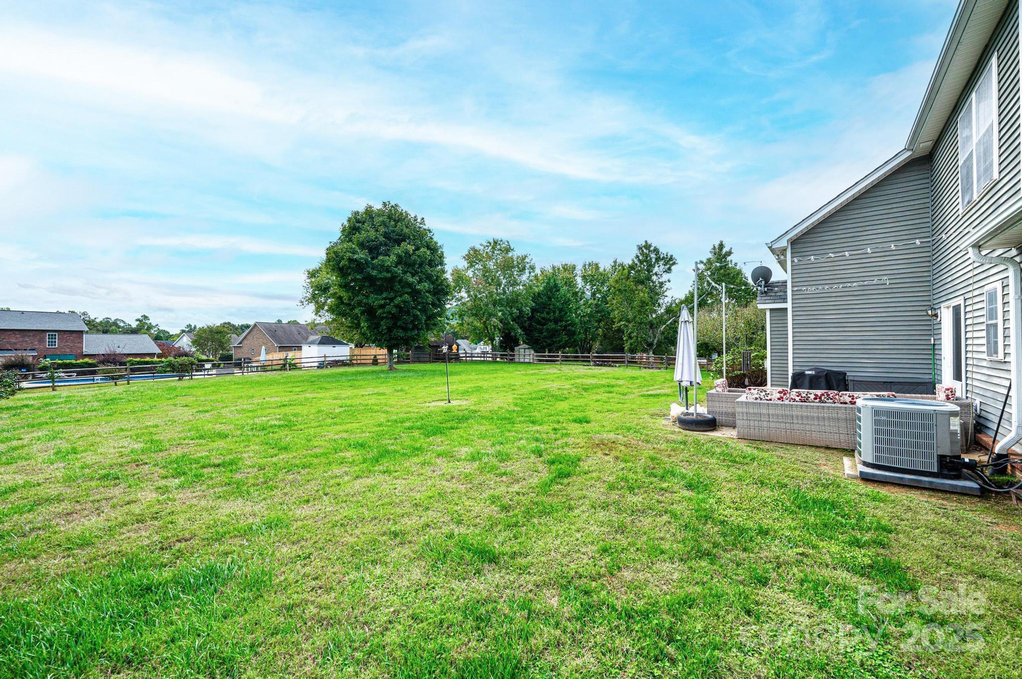 1472 Sweetbriar Lane Hickory NC 28602