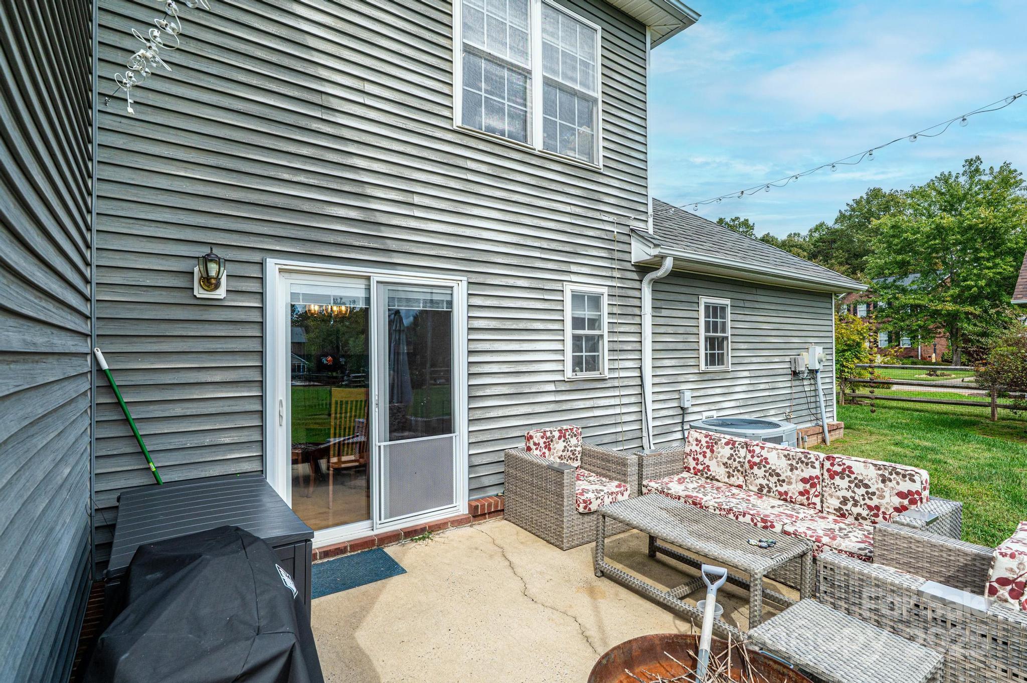 1472 Sweetbriar Lane Hickory NC 28602