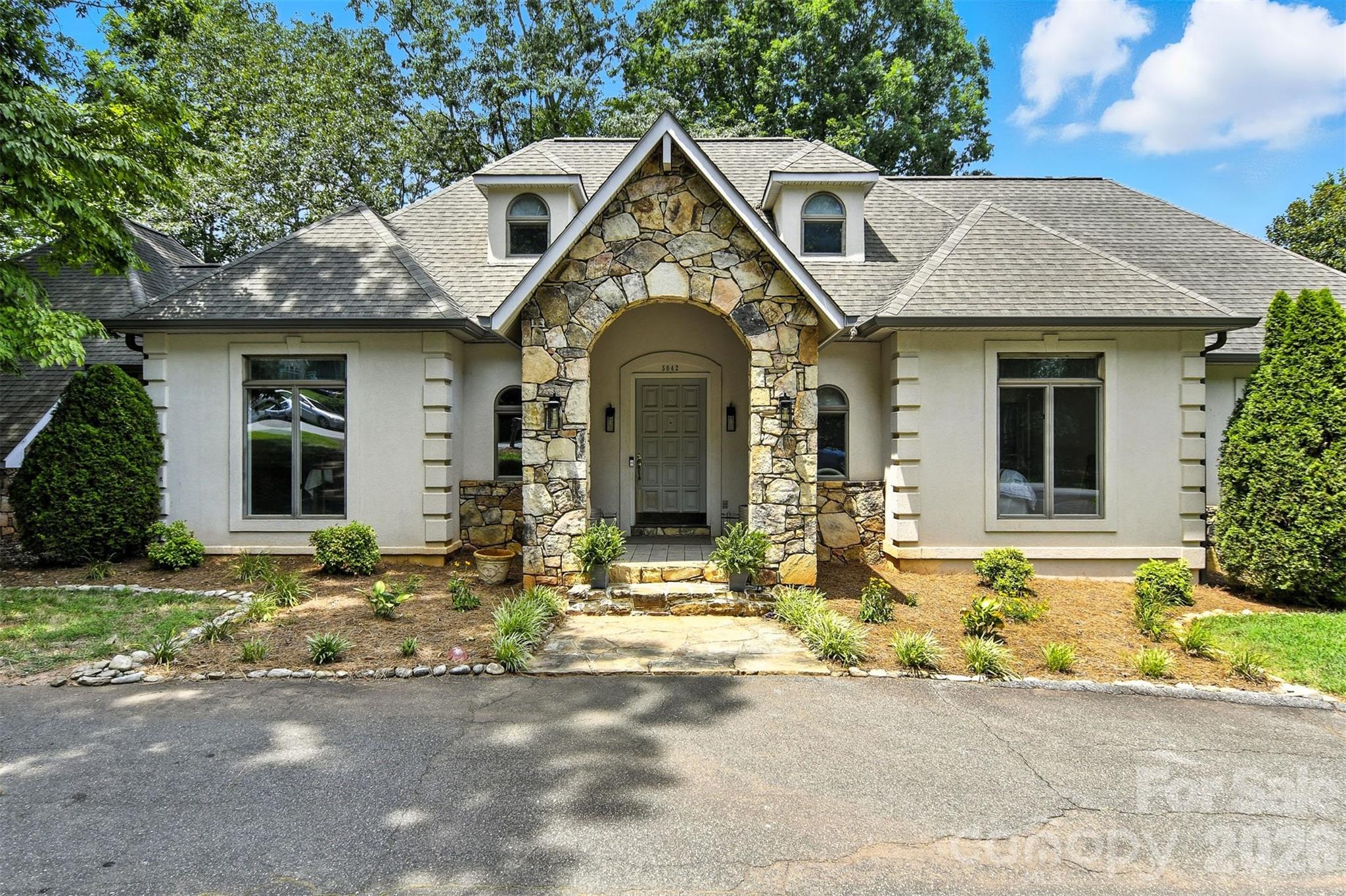 5042 Ridgeland Drive Hickory NC 28602