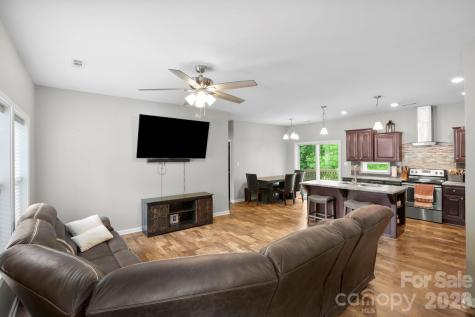 127 Cairens Ridge Drive Mills River NC 28759