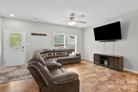 127 Cairens Ridge Drive Mills River NC 28759