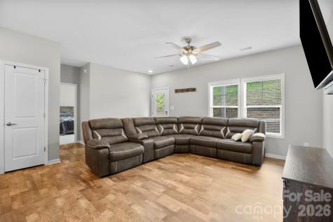 127 Cairens Ridge Drive Mills River NC 28759