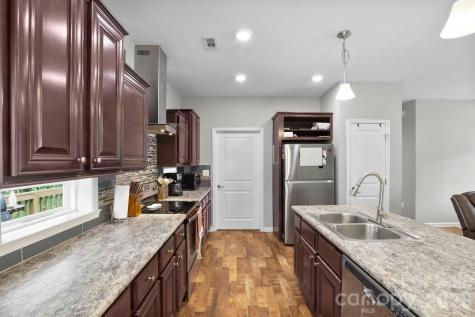 127 Cairens Ridge Drive Mills River NC 28759
