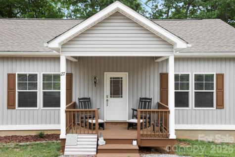 127 Cairens Ridge Drive Mills River NC 28759
