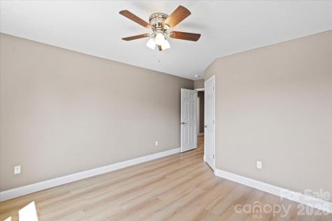 1033 12th Avenue Drive NW Hickory NC 28601