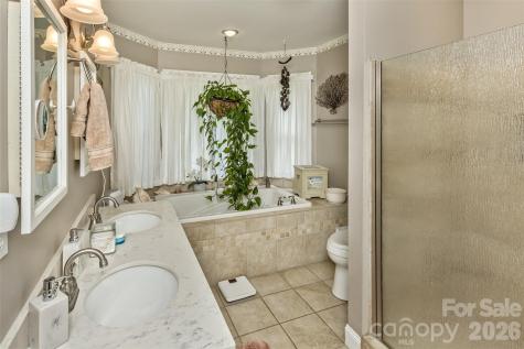 10 Applecross Road Weaverville NC 28787