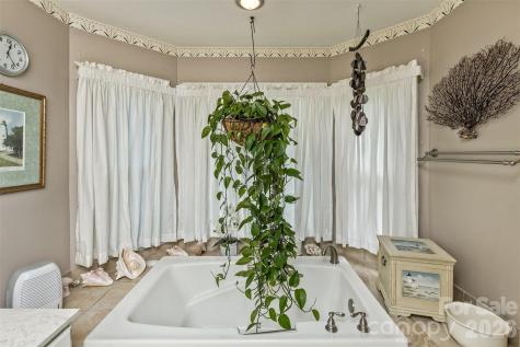 10 Applecross Road Weaverville NC 28787