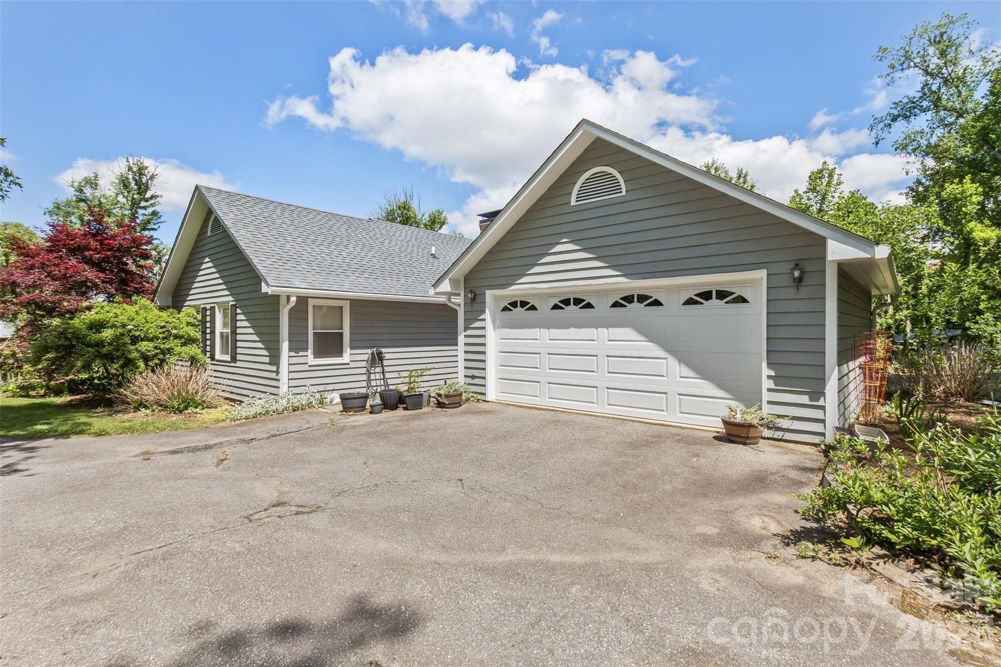 10 Applecross Road Weaverville NC 28787
