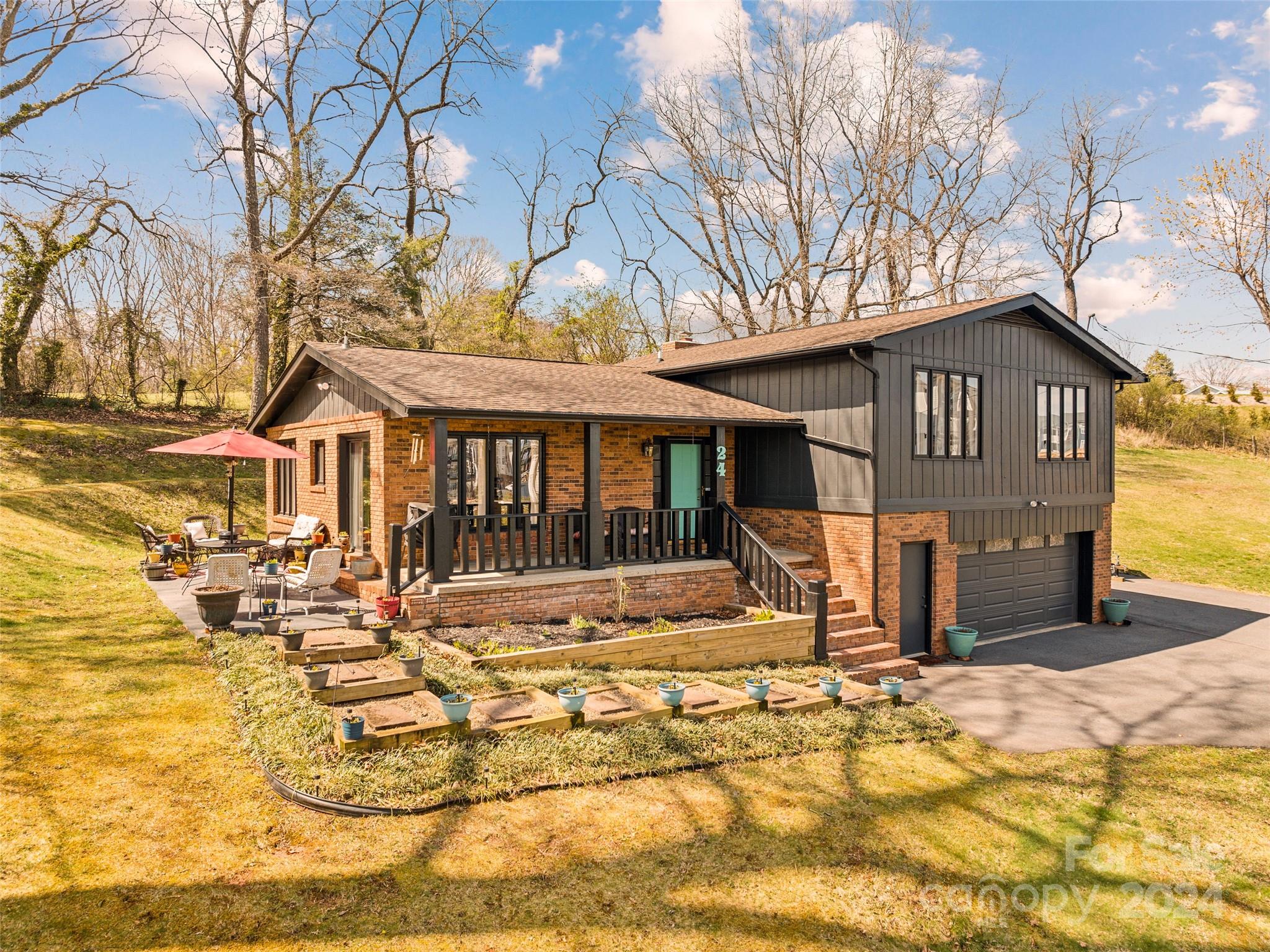 24 Mckinney Lane Drive Asheville NC 28806
