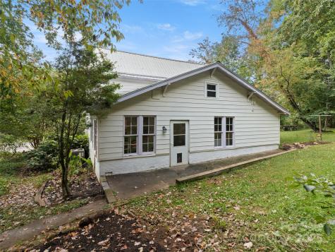 27 Barkn Cove Canton NC 28716